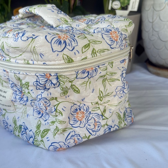 Floral Quilted Cosmetic Bag - Picture 2 of 5